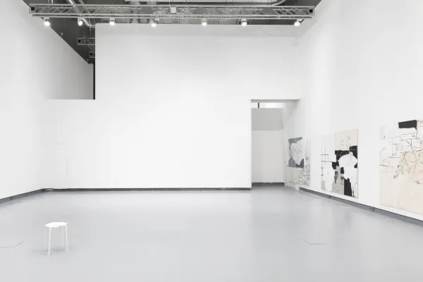 Ausstellungsansicht: eigentlich räumt niemand gerne auf 