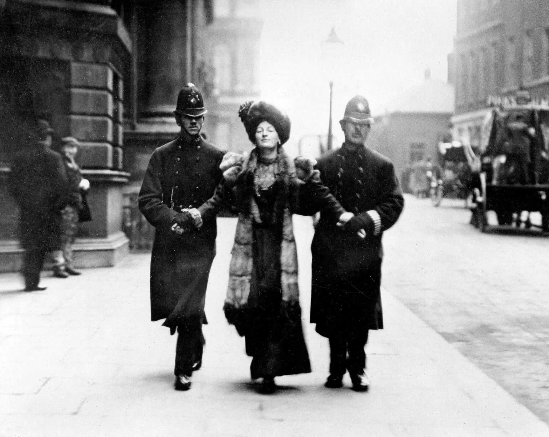 Dr. Linn Burchert: Revolutionary Performativity? (Image) politics of the suffragettes