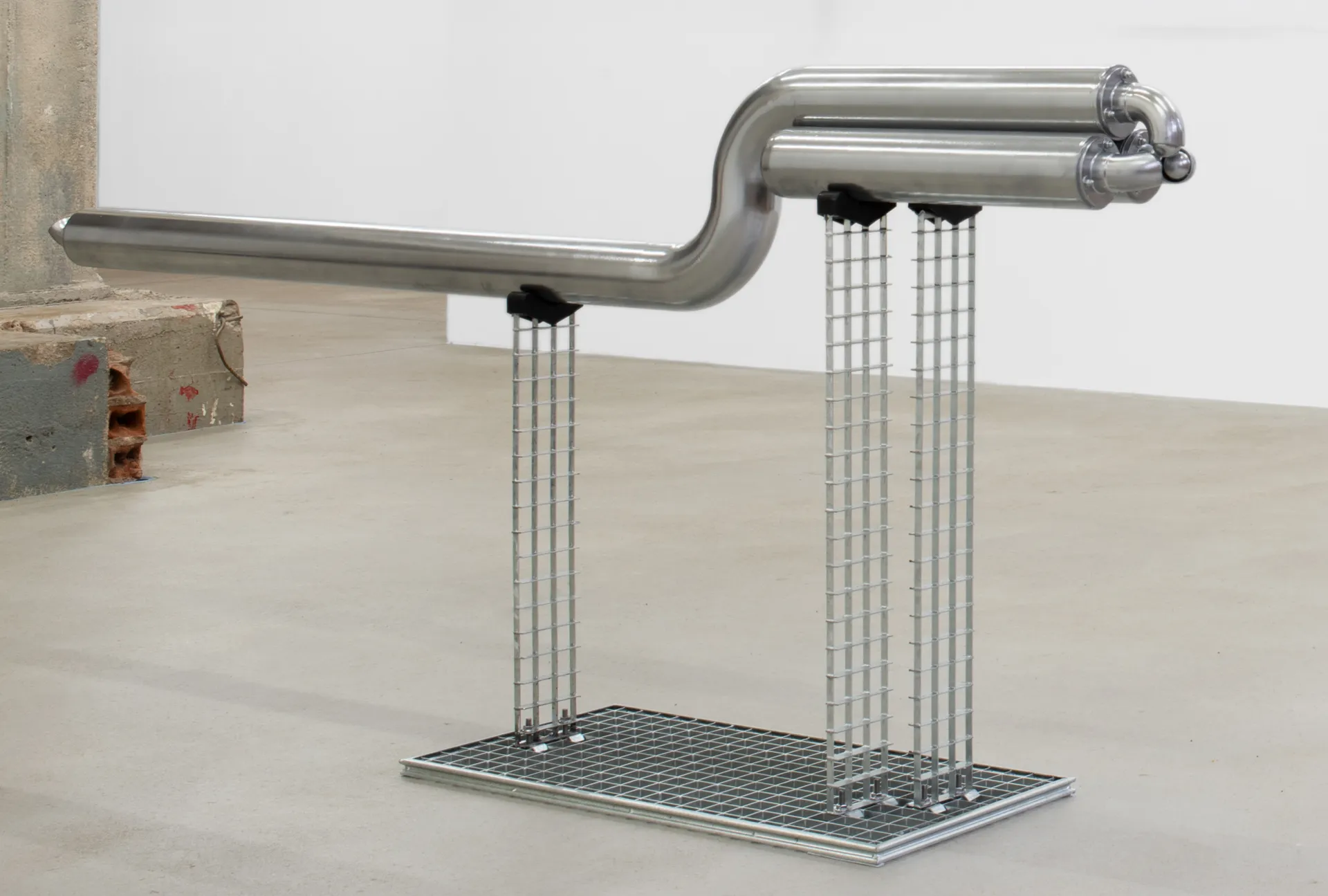 Len Bay receives the MONOM Art Prize for his sculptural series toy boy