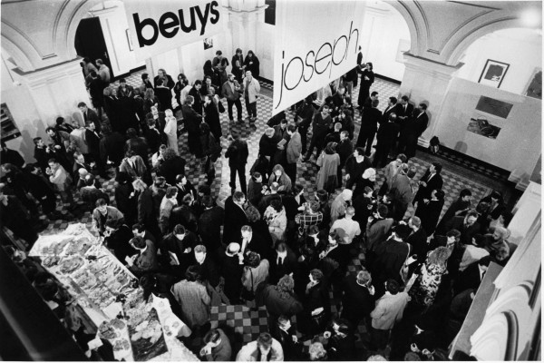 Frühe Arbeiten von Joseph Beuys aus der Sammlung van der Grinten