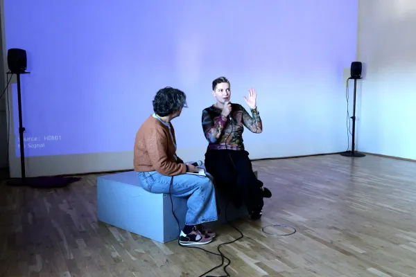 Q&A: Performing Public Spheres mit Edka Jarząb und Azadeh Ganjeh