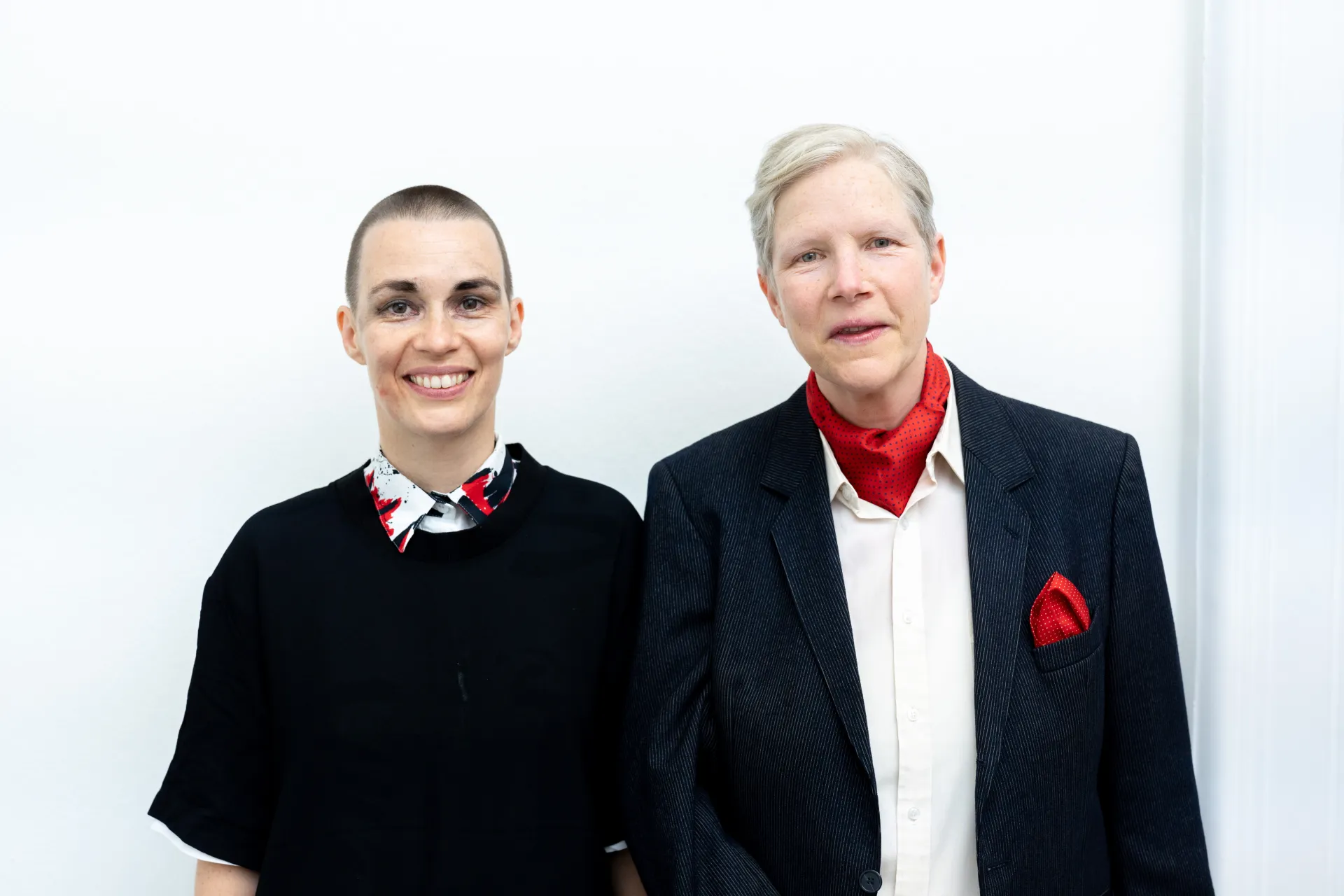 Foto von zwei lächelnden Personen