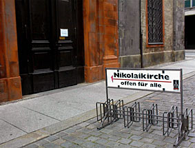 Schild an der Nikolaikirche